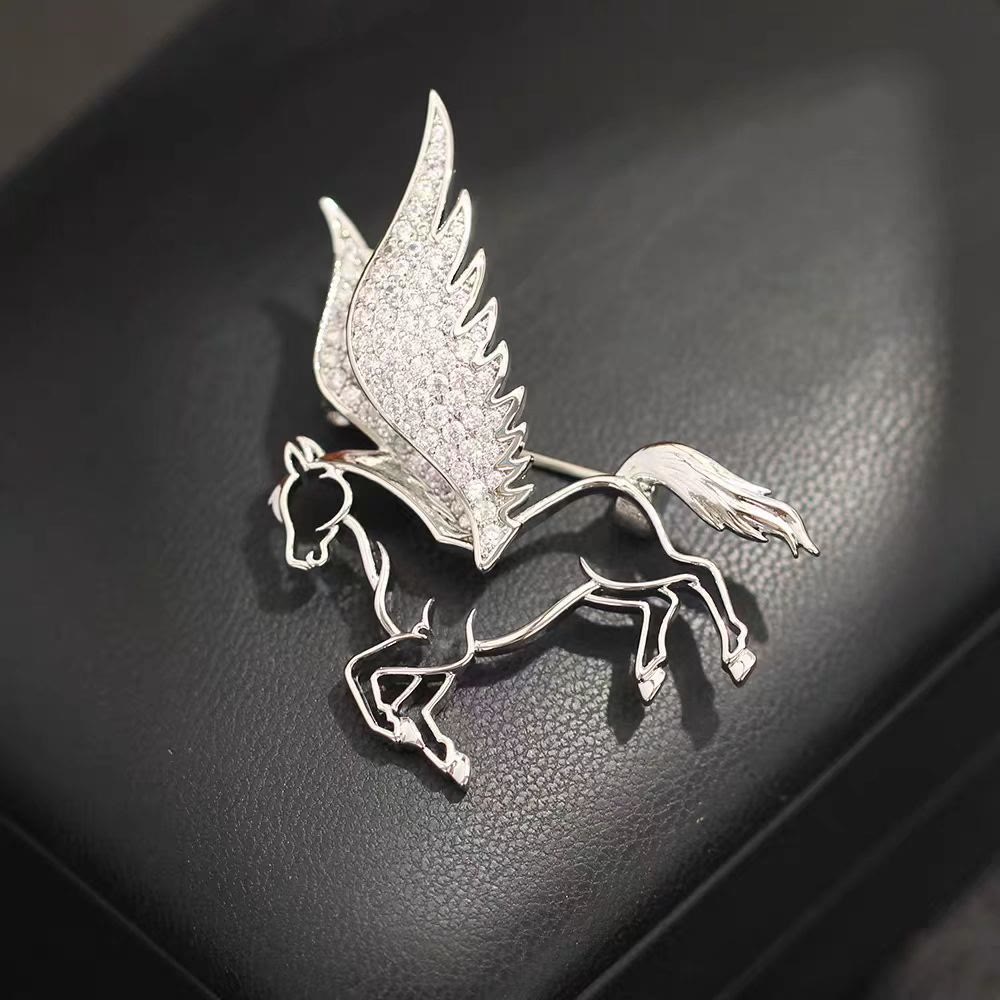 Squisita spilla a forma di Pegaso con diamanti scavati - Argento - image 2
