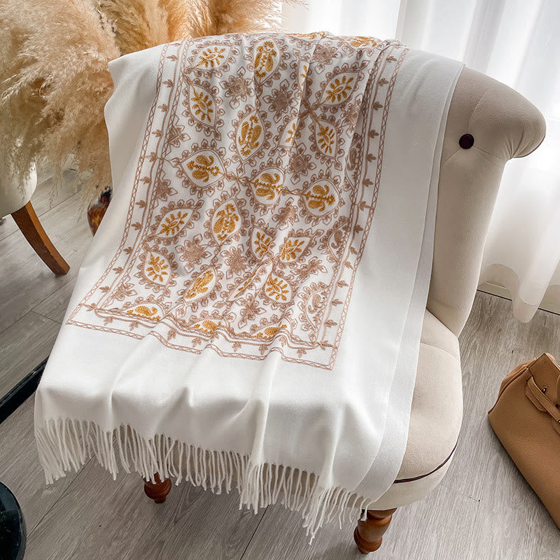 Sciarpa scialle con frange e motivo floreale vintage da donna - image 1