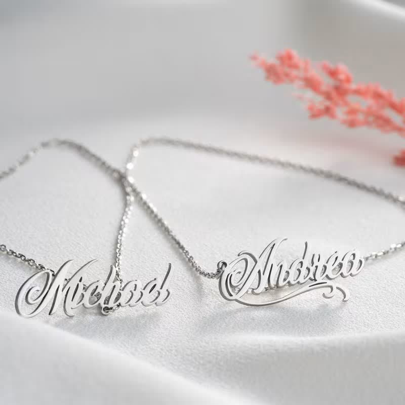 Spilla elegante e chic con nomi personalizzati e catena - image 1