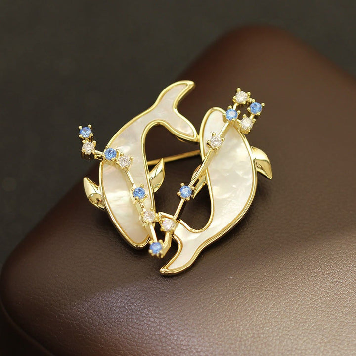 Spilla in oro con 12 costellazioni in madreperla e cristallo blu - image 22