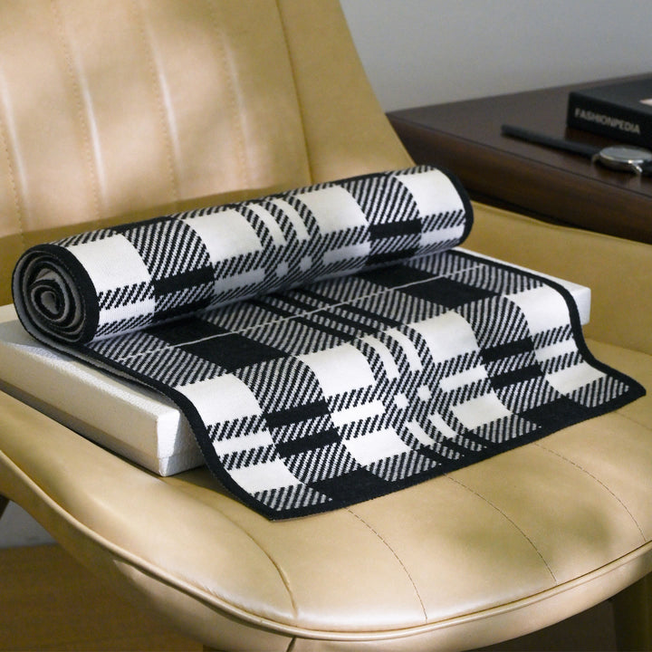 Sciarpa invernale da uomo con motivo scozzese testurizzato ed elegante - image 1