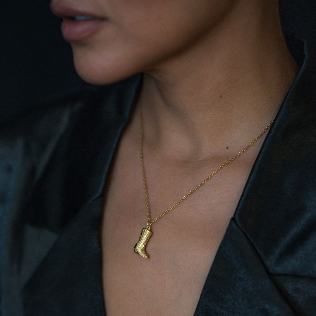 Collana con ciondolo a forma di stella con stivale da cowboy dorato in stile western - image 3