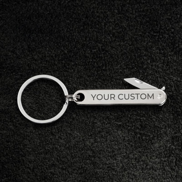 Portachiavi personalizzato con mini coltello pieghevole e testo inciso - Argento - image 9