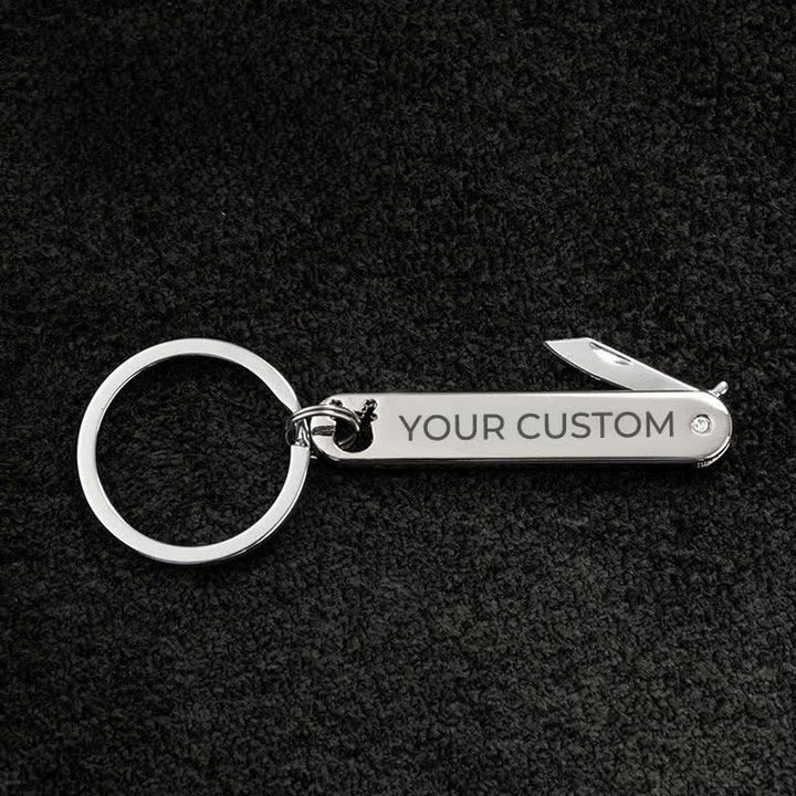 Portachiavi personalizzato con mini coltello pieghevole e testo inciso - Cervo d'argento - image 2