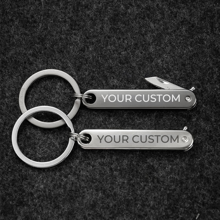 Portachiavi personalizzato con mini coltello pieghevole e testo inciso - image 6
