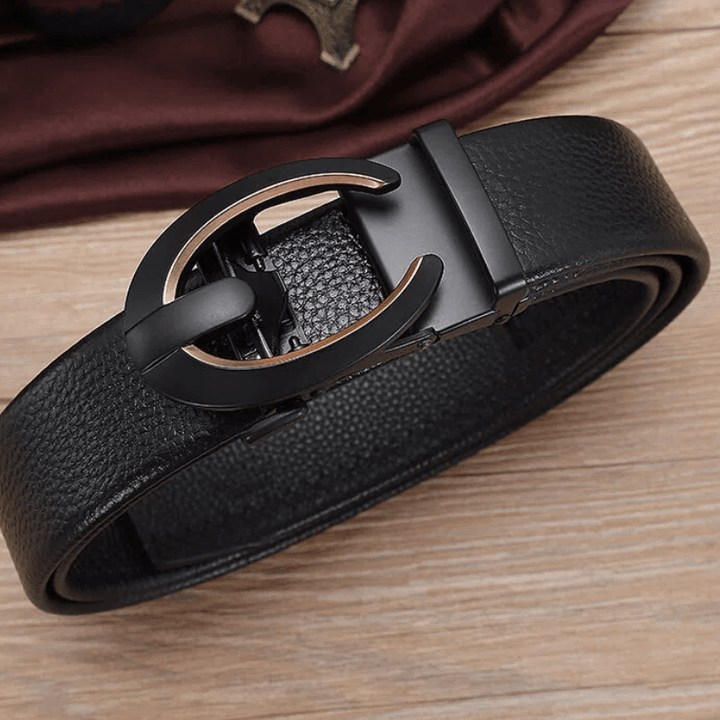 Cintura da uomo in pelle nera con fibbia automatica a forma di C - image 1
