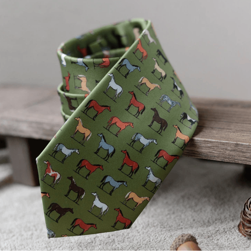 Cravatta verde da uomo personalizzata con stampa di cavalli - image 3