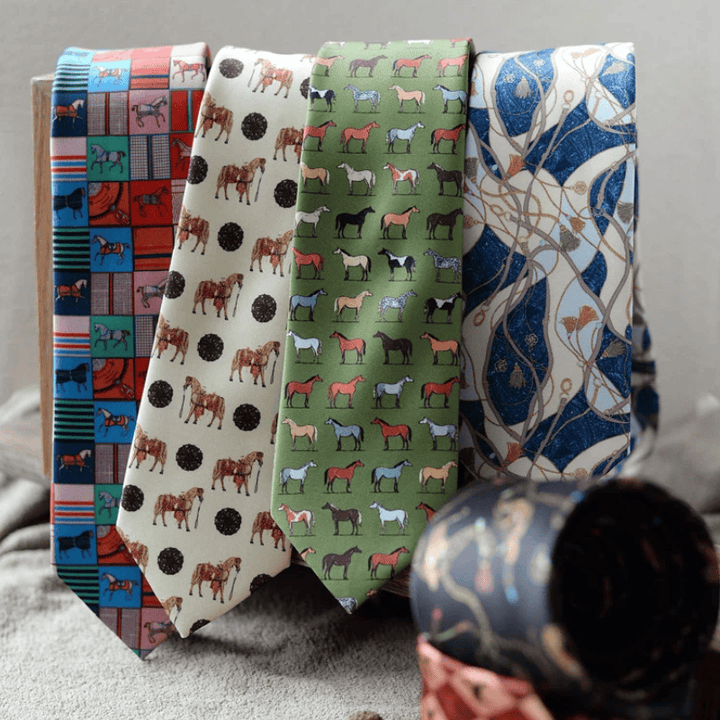 Cravatta verde da uomo personalizzata con stampa di cavalli - image 0