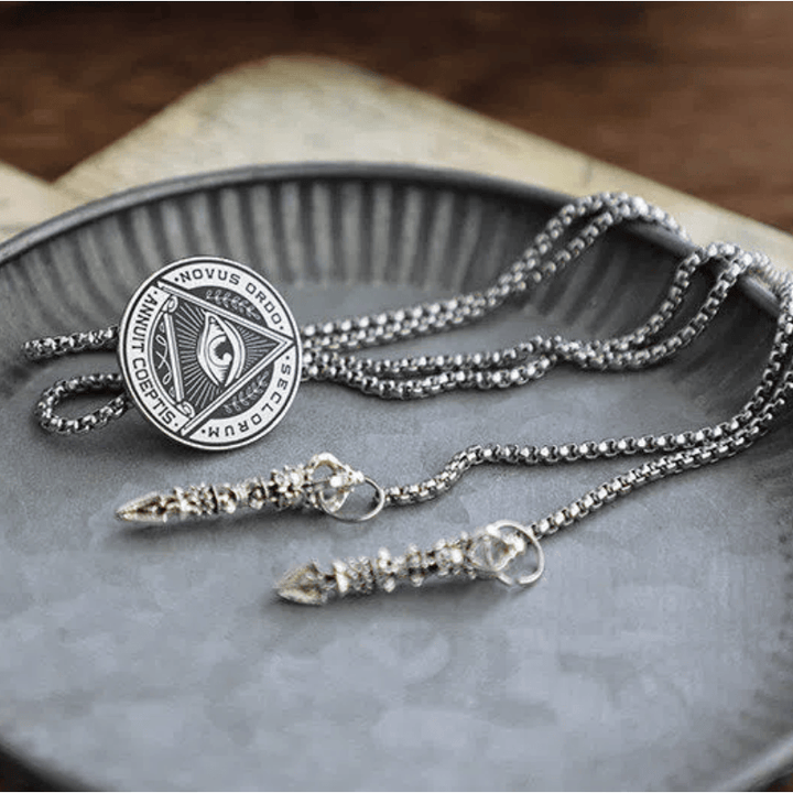 Cravatta Bolo in metallo vintage con iscrizione latina "Occhio della Provvidenza" - image 2