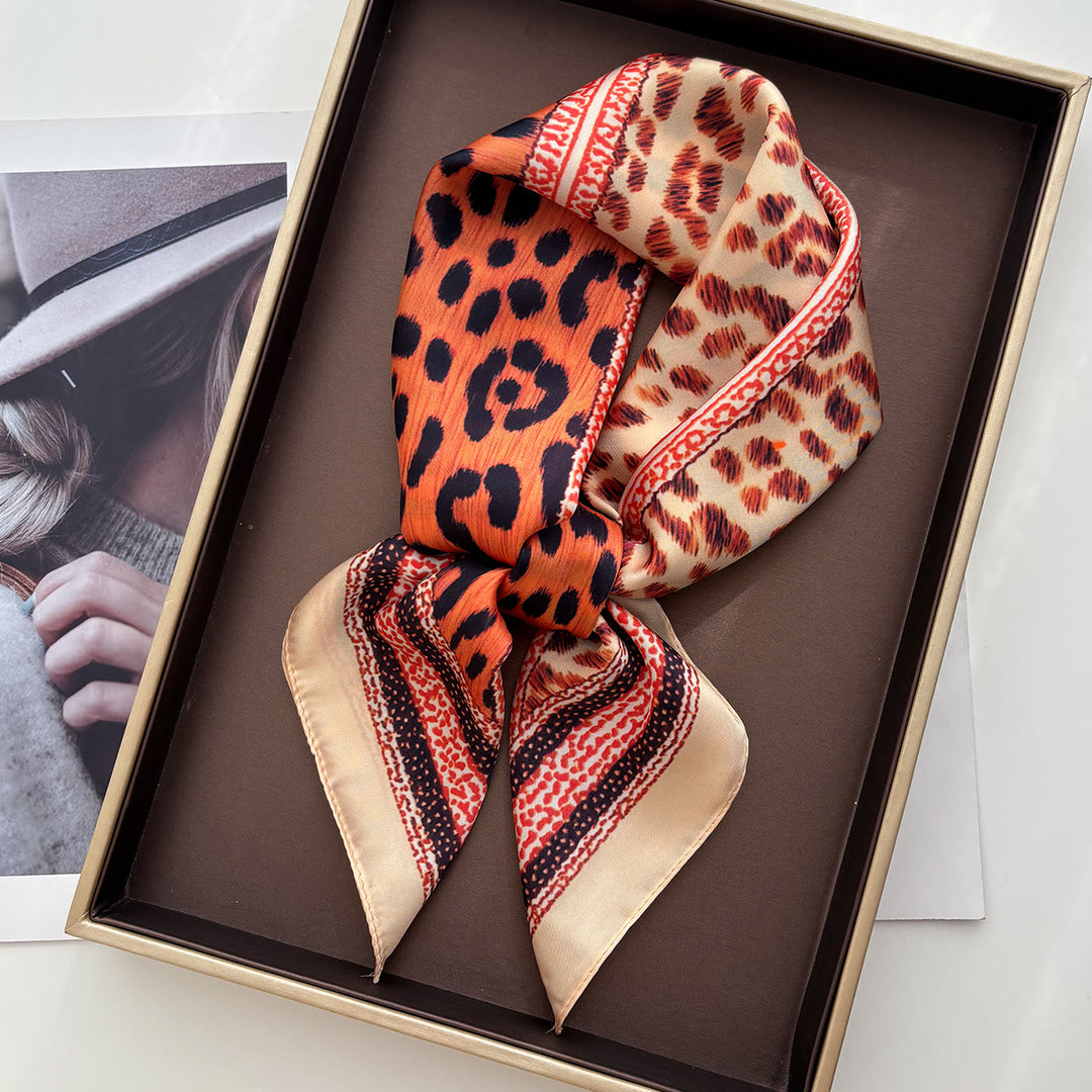 Sciarpa quadrata in seta con motivo misto retrò da donna - Rosa Rouge - image 2