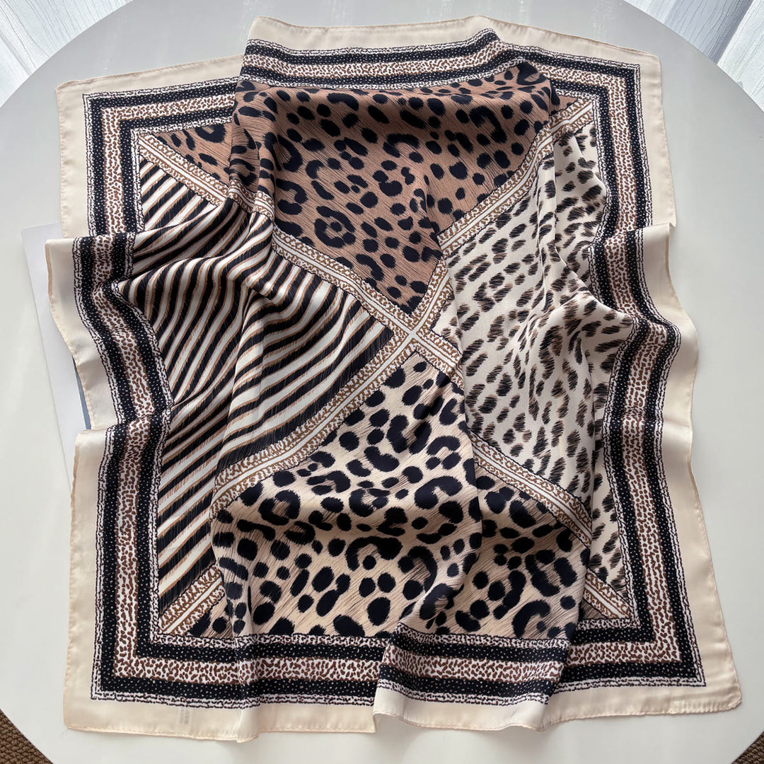 Sciarpa quadrata in seta con motivo misto retrò da donna - image 7