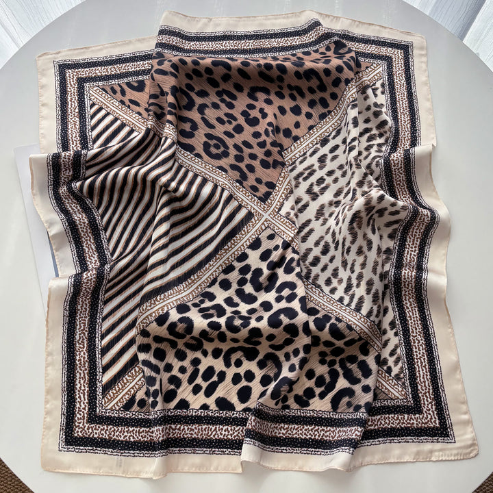 Sciarpa quadrata in seta con motivo misto retrò da donna - image 7