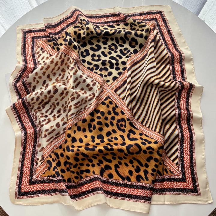 Sciarpa quadrata in seta con motivo misto retrò da donna - image 5