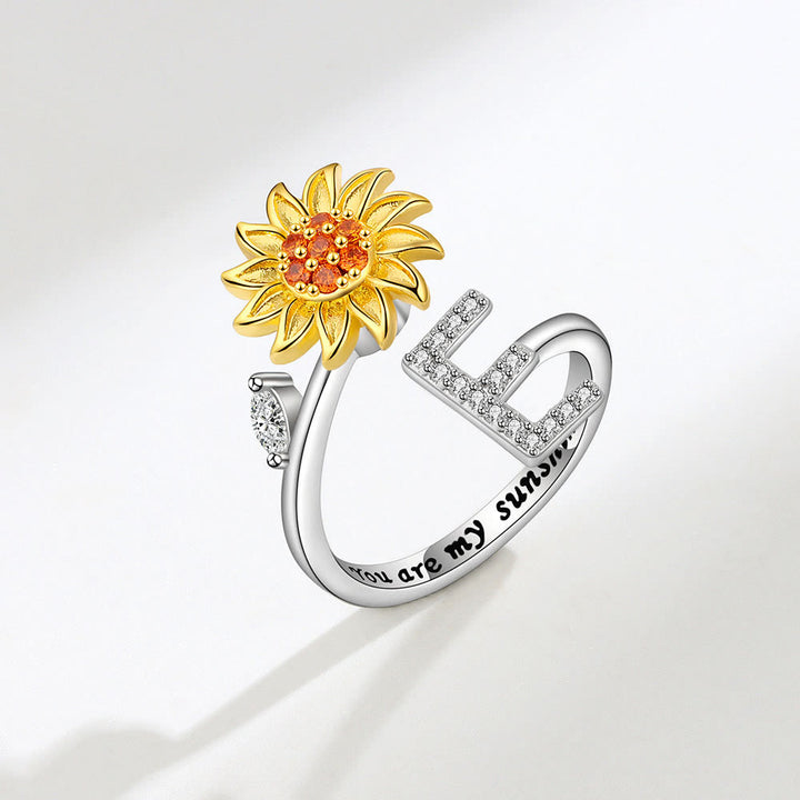 Anello regolabile con iniziale a forma di girasole rotante Anxiery - E - image 5