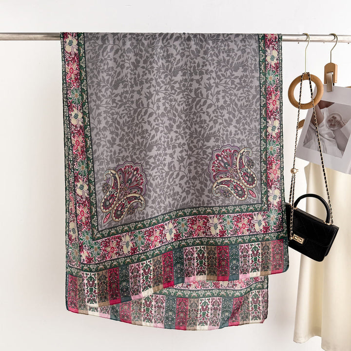 Sciarpa leggera e fluida con motivo retrò da donna - image 7