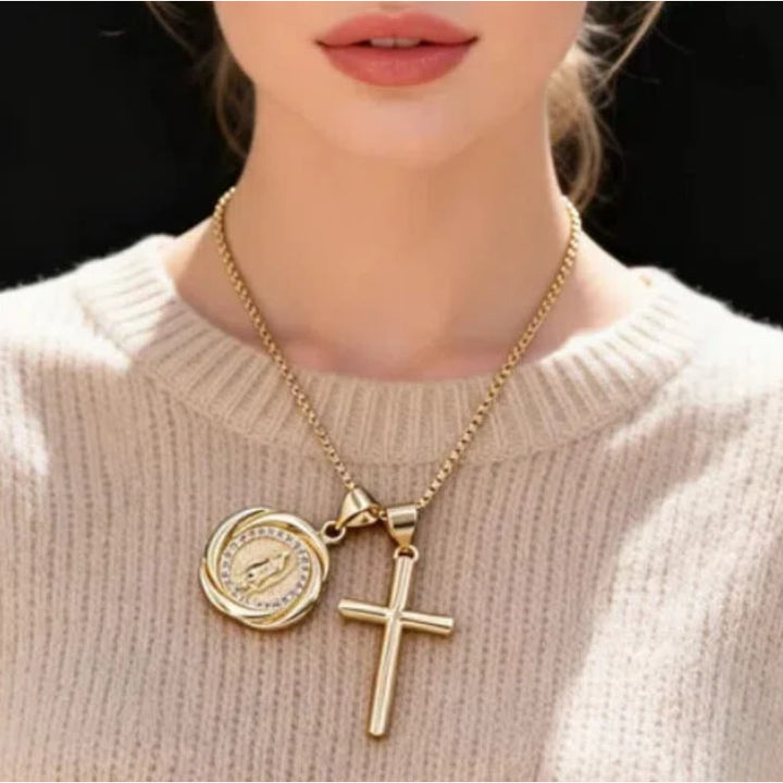 Collana con doppio ciondolo a forma di sigillo e croce in metallo color oro lucido - image 1