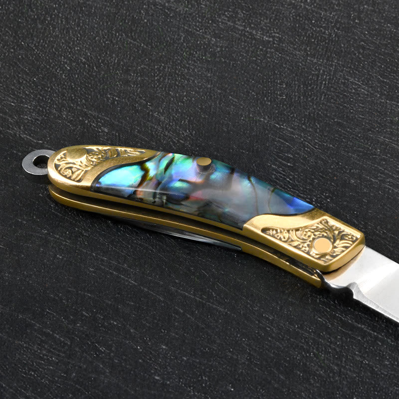 Portachiavi con coltello pieghevole a forma di testa d'aquila retrò, con ciondolo rotondo e texture a conchiglia - image 5