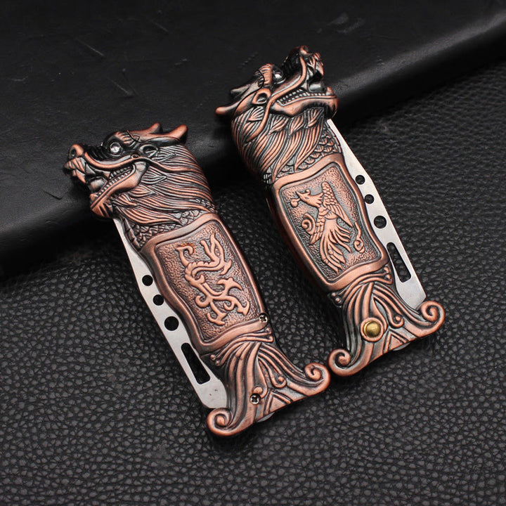 Accendino a butano antivento con testa di drago in rilievo antico - image 3