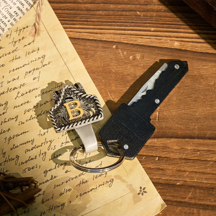 Portachiavi con lettera retrò western e coltello a forma di chiave - image 1