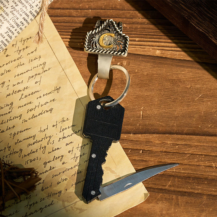 Portachiavi con lettera retrò western e coltello a forma di chiave - image 6