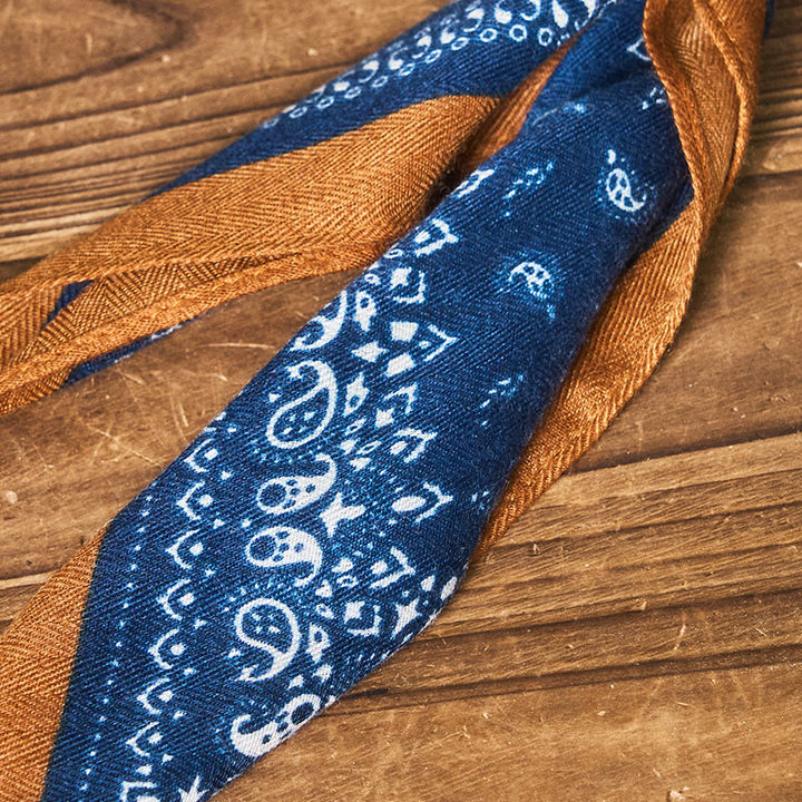 Fazzoletto da taschino con motivo anacardi a contrasto retrò e fibbia a fiore - image 6