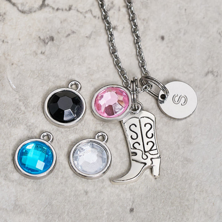 Collana con ciondolo in pietra preziosa con stivali da cowboy western in argento e lettera - image 0