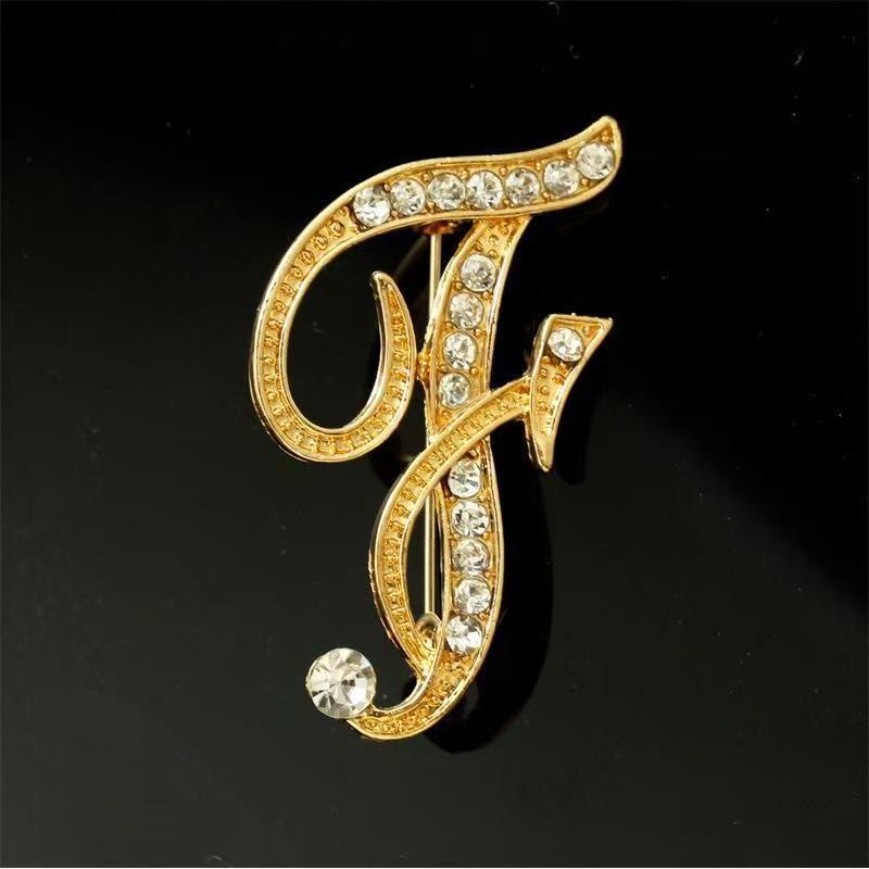 Spilla con iniziale in oro e argento e diamanti intarsiati - D'oro - F - image 5