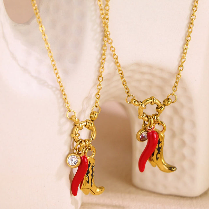 Collana con ciondolo a forma di chili con stivale western e catena in oro - image 3