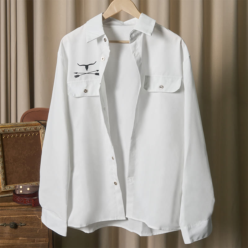Camicia da uomo in stile western con stampa toro e freccia e doppie tasche sul petto. - image 1