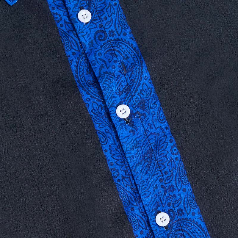 Camicia elegante da uomo nera e blu con motivo paisley e colletto a contrasto. - image 7