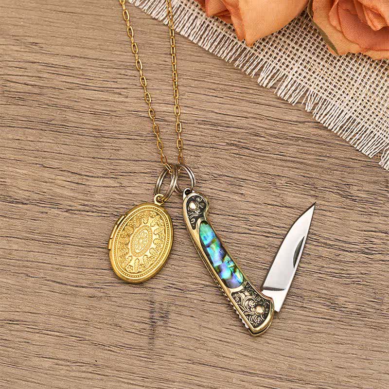 Collana con doppio ciondolo audace in abalone, composto da coltello e medaglione portafoto. - Oro - image 0
