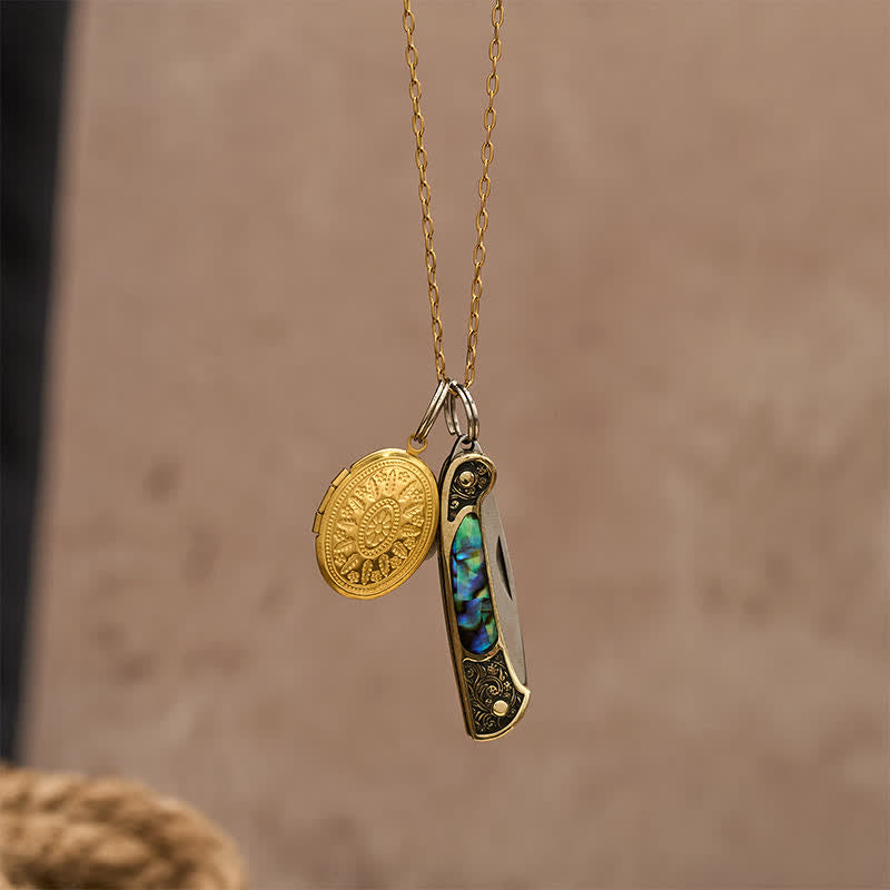 Collana con doppio ciondolo audace in abalone, composto da coltello e medaglione portafoto. - image 5