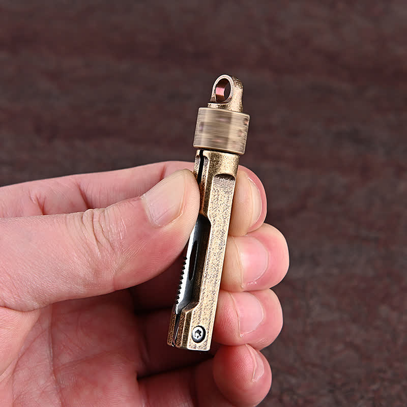 Mini coltello pieghevole vintage con manico in ottone e dadi rotanti, strumento EDC (Everyday Carry). - image 3