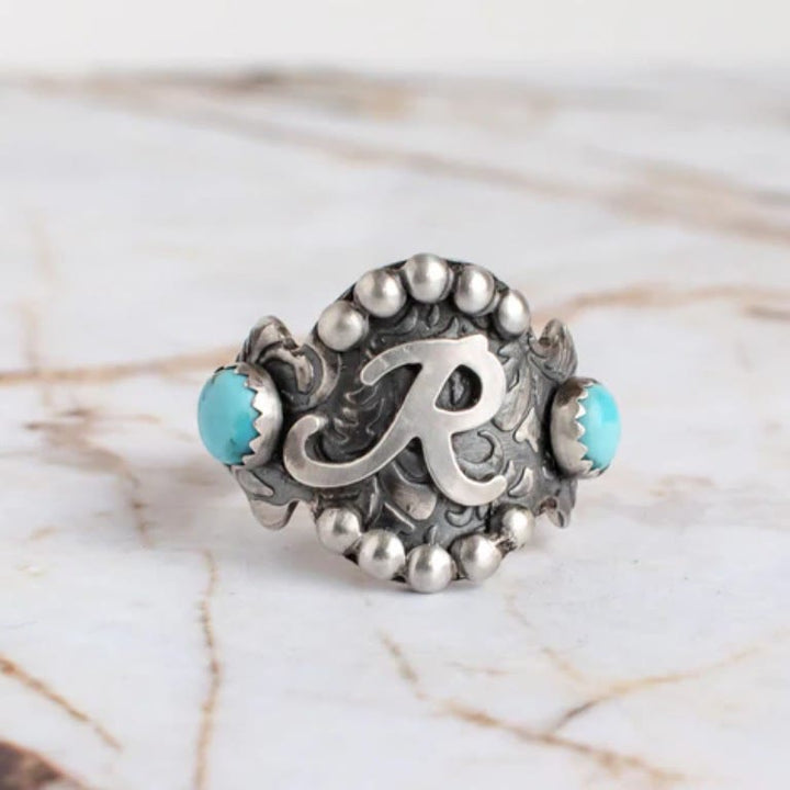 Anello vintage in stile western con iniziale geometrica e intarsio in turchese. - R - 10 - image 2