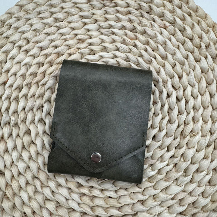 Portafoglio compatto e multifunzionale in pelle con mini scomparto per penna. - Verde scuro - image 10