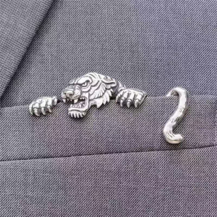 Porta fazzoletto da taschino con tigre feroce che sbircia - image 0