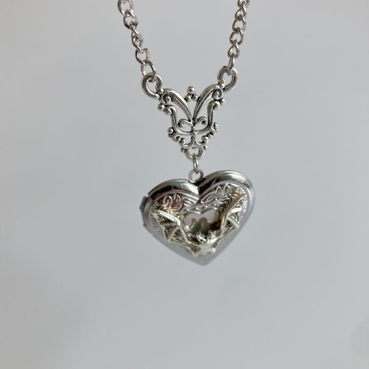 Collana con ciondolo a forma di cuore e pipistrello "Amore e Ricordi" - image 2
