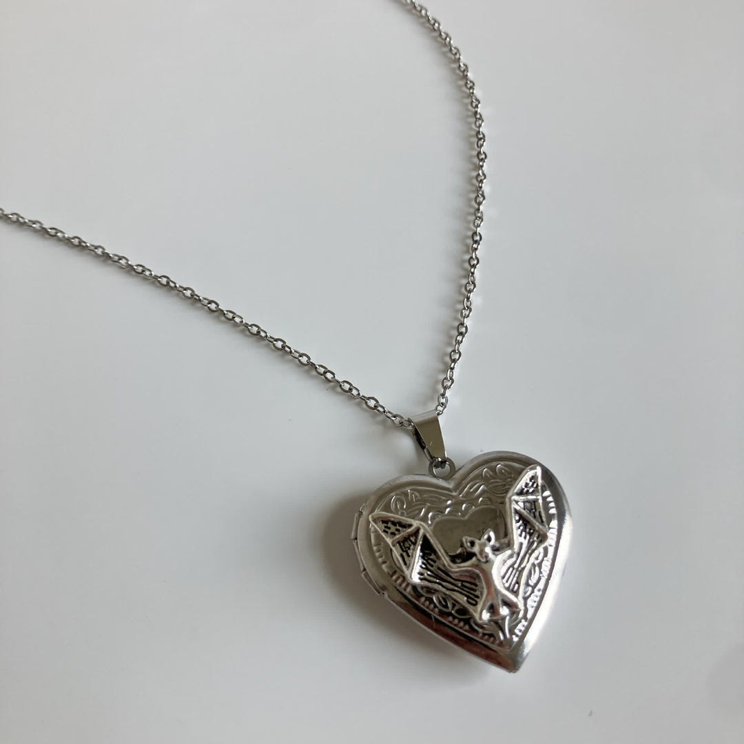 Collana con ciondolo a forma di cuore e pipistrello "Amore e Ricordi" - image 4