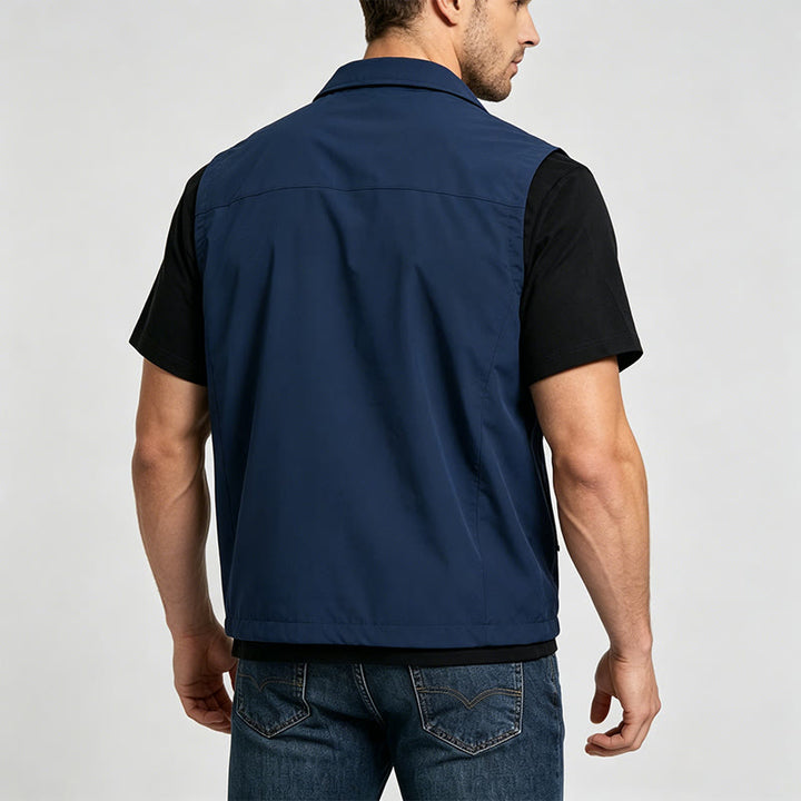 Gilet da uomo minimalista, multitasche e leggero per attività all'aperto. - image 3