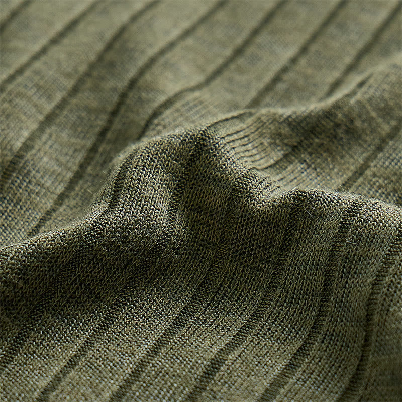 Polo da uomo a coste verticali con collo a zip - image 10