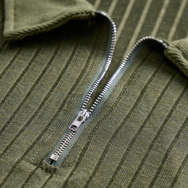 Polo da uomo a coste verticali con collo a zip - image 9