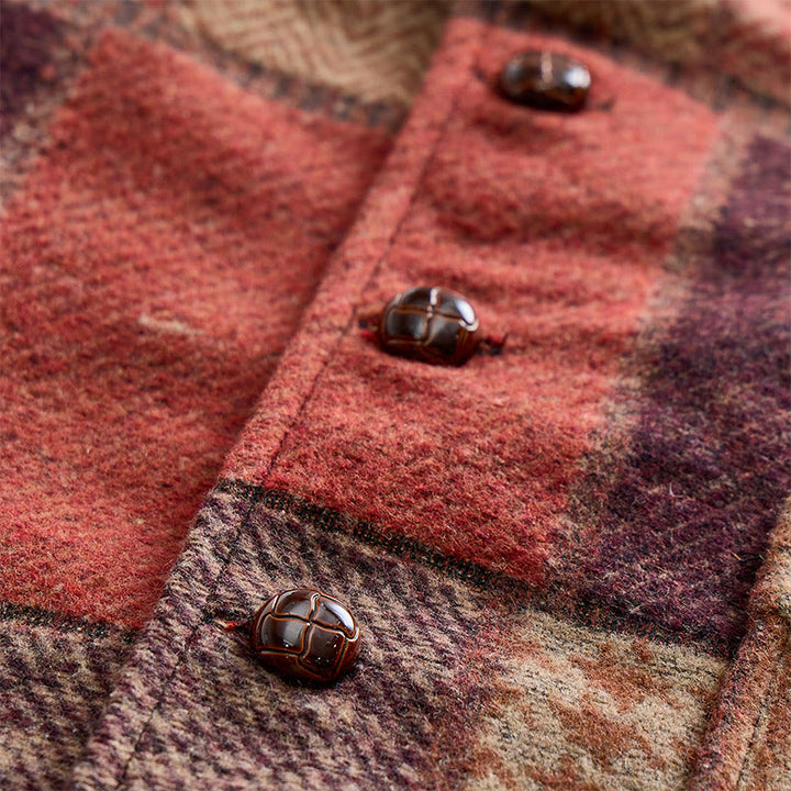 Gilet da uomo in tinta calda con motivo patchwork a spina di pesce. - image 6