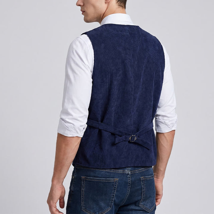 Gilet da uomo elegante con ricami floreali e motivo a vite. - image 3