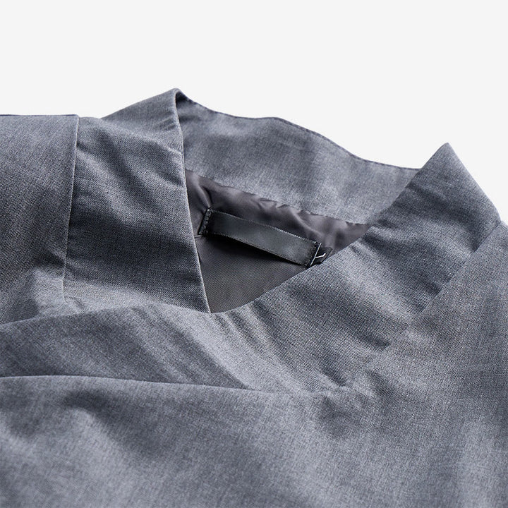 Gilet da abito formale da uomo moderno, sartoriale, con revers asimmetrici. - image 6