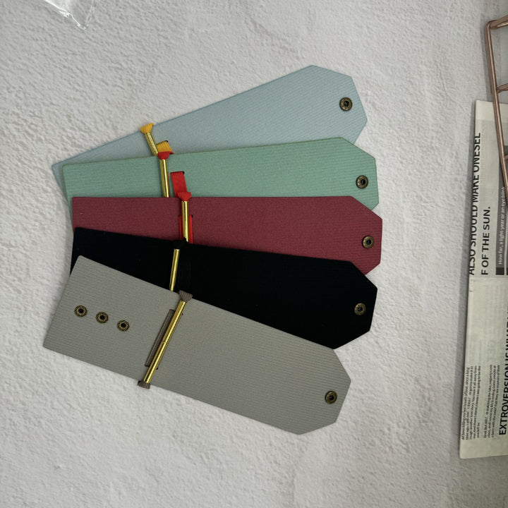 Portafoglio minimalista in pelle con chiusura a scatto, ideale per l'uso quotidiano. - image 8