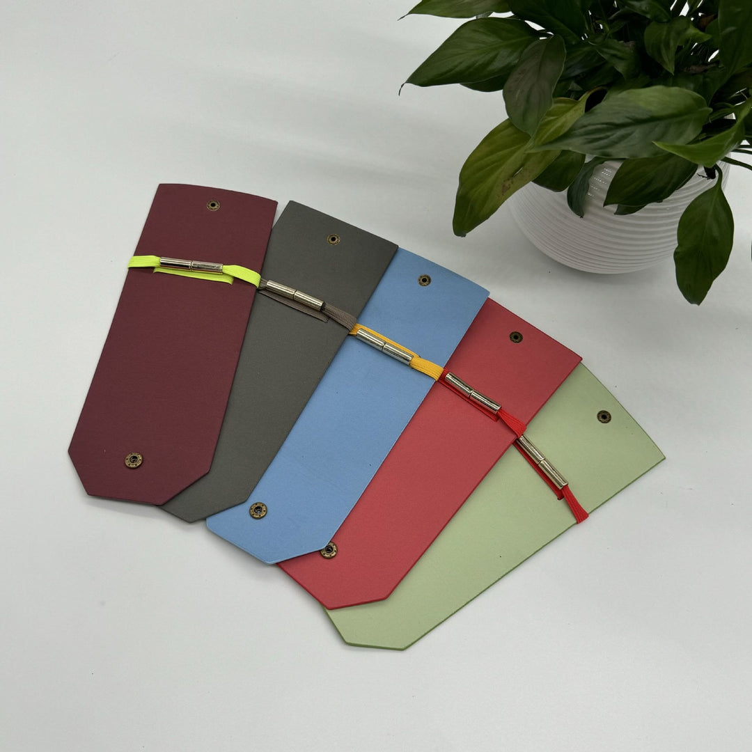 Portafoglio minimalista in pelle con chiusura a scatto, ideale per l'uso quotidiano. - image 7