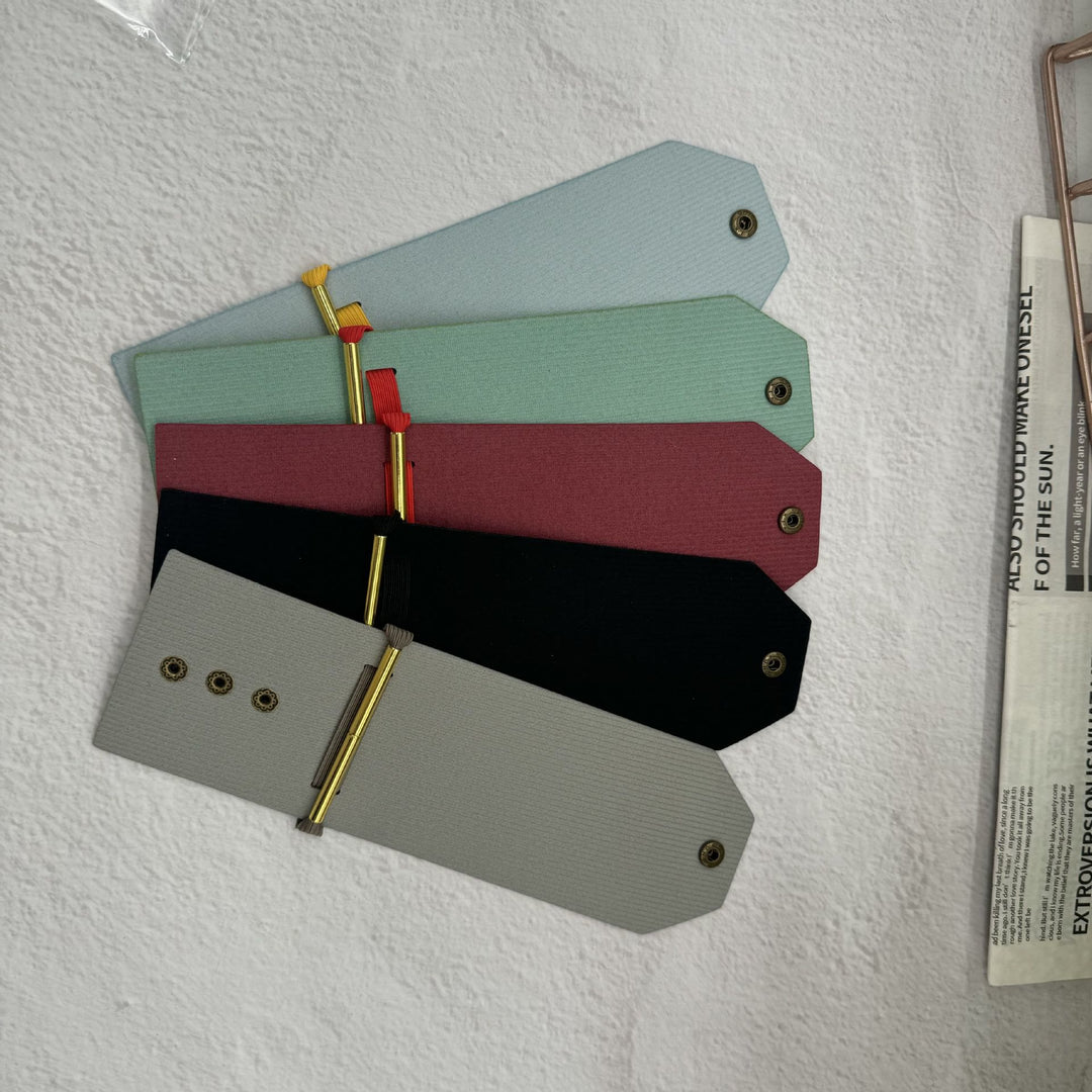 Portafoglio minimalista in pelle con chiusura a scatto, ideale per l'uso quotidiano. - image 8
