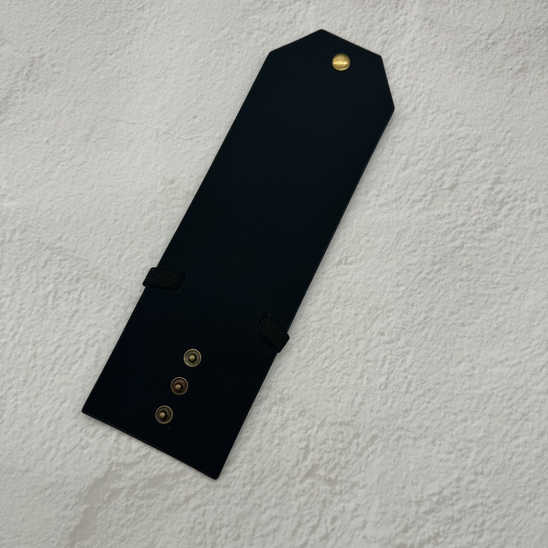 Portafoglio minimalista in pelle con chiusura a scatto, ideale per l'uso quotidiano. - Nero - image 2