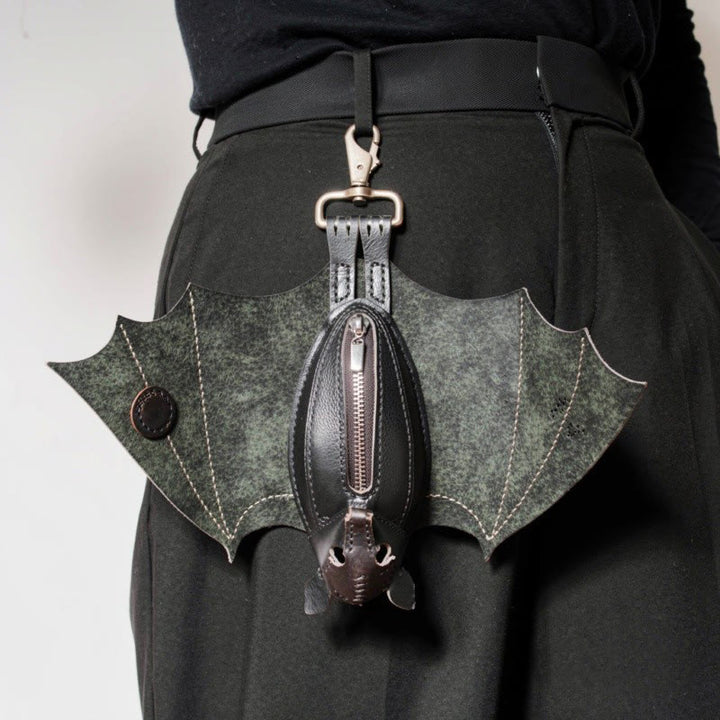 Portachiavi in ​​pelle a forma di pipistrello "The Midnight Guardian" - Nero - image 0