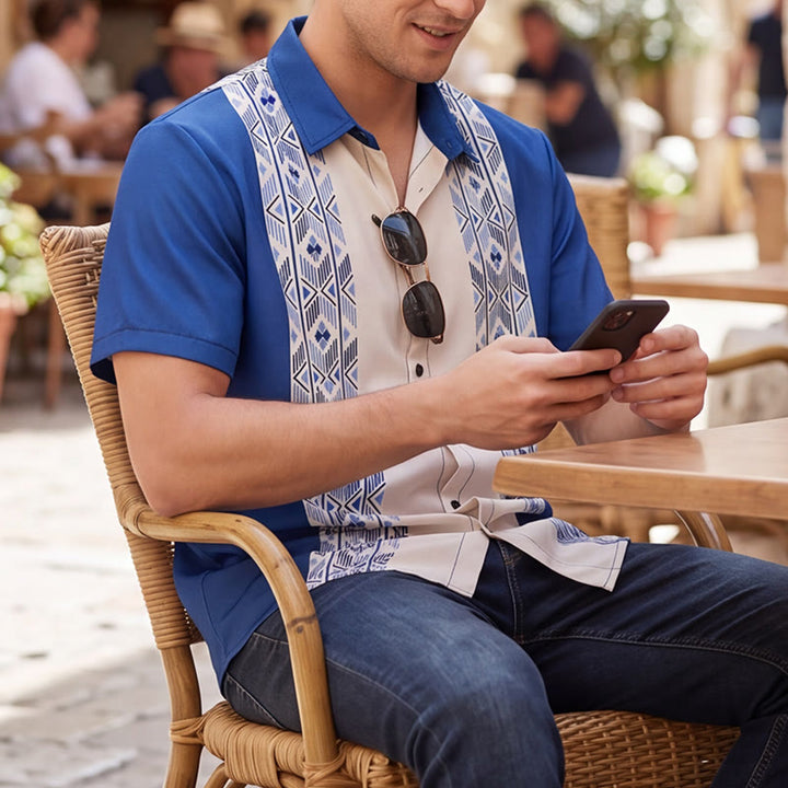 Camicia da uomo blu e beige con stampa verticale azteca di ispirazione etnica. - Blu e beige - 6XL - image 0
